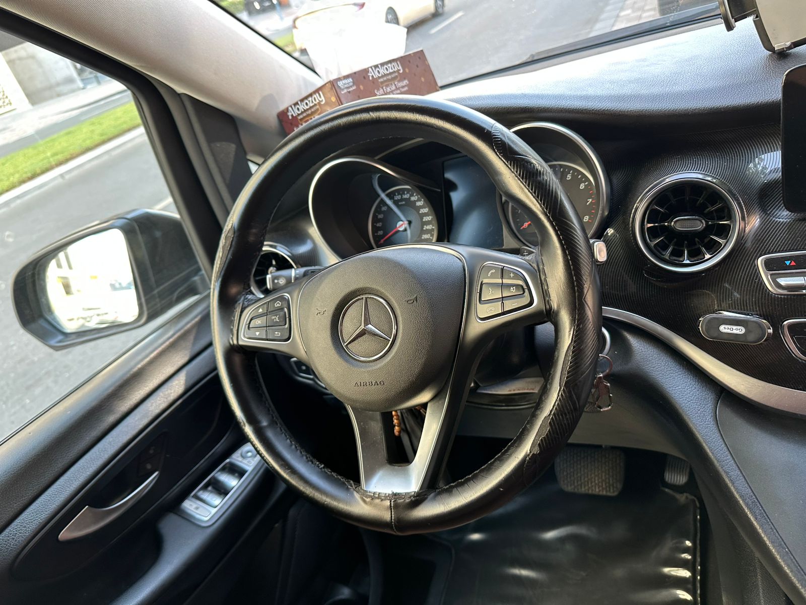 Mercedes V-Class Hire Dubai – Luxury Group Transport | Al Alali Tahir Tours